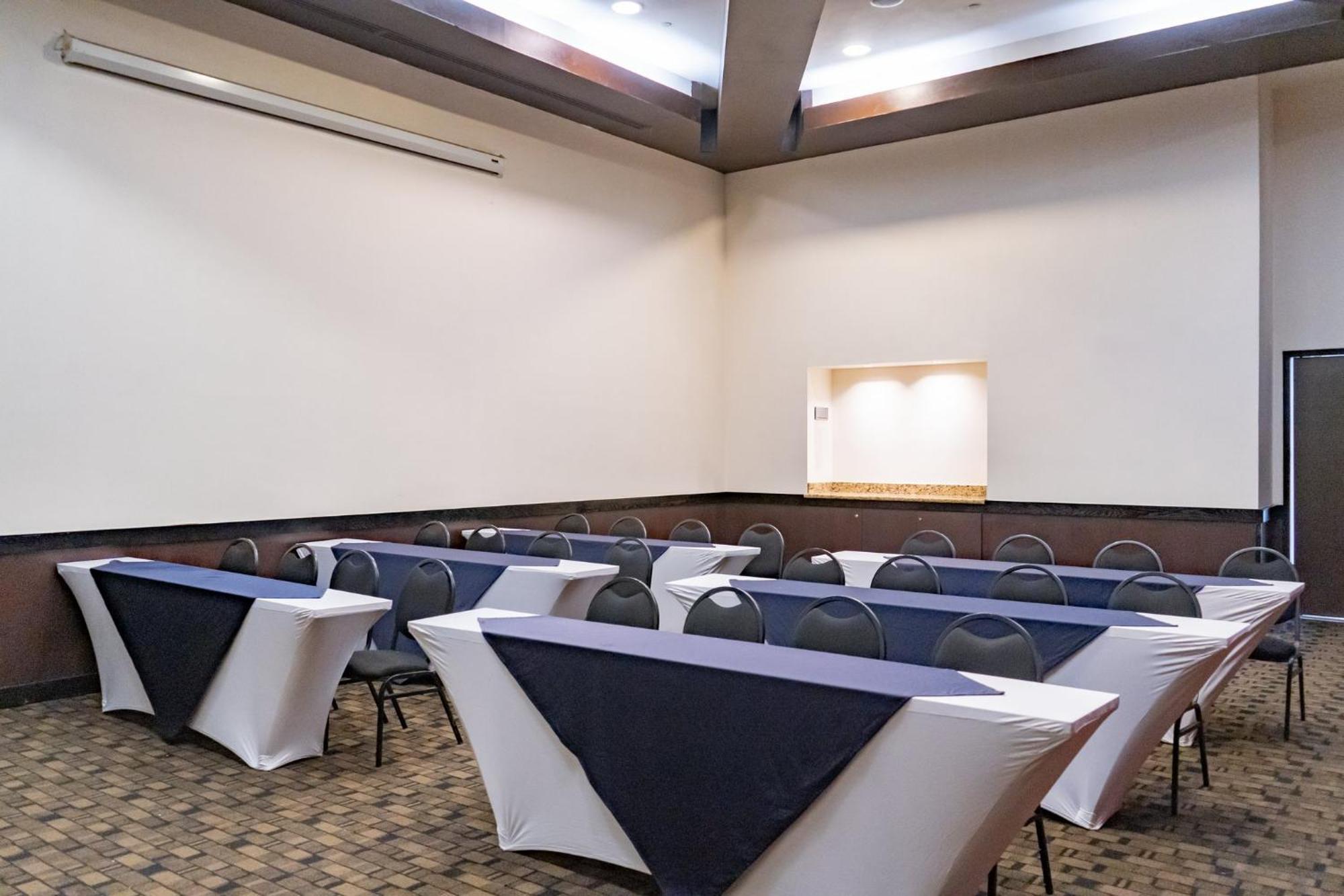 Fiesta Inn Tepic Bagian luar foto