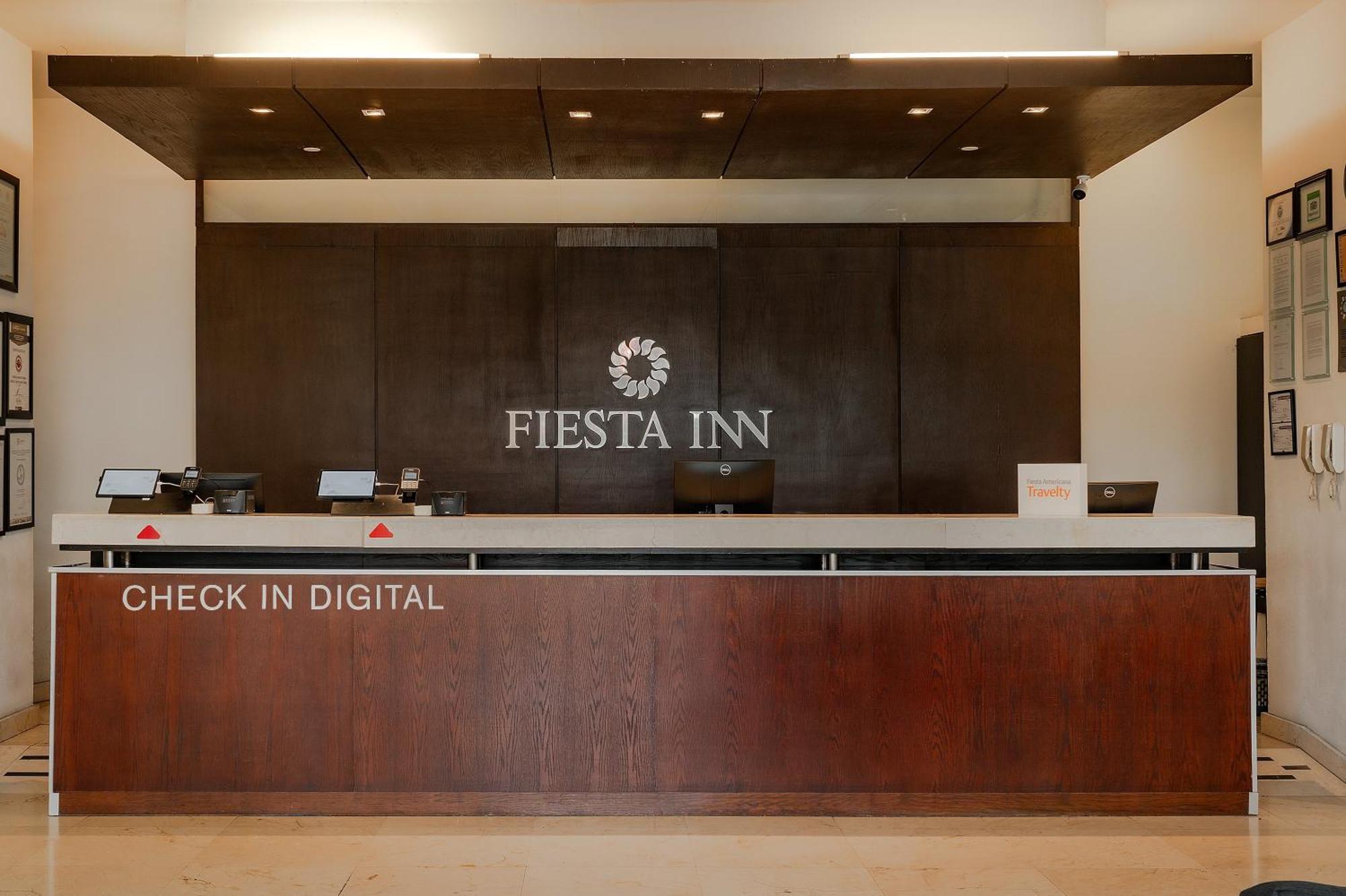 Fiesta Inn Tepic Bagian luar foto